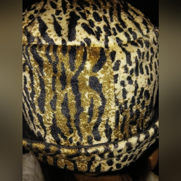 Velvet leopard hat (1 left!!) - Picture 6 of 8